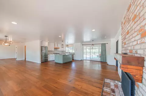 Living - 22125 Ranchito Dr, Salinas, CA 93908 photo 3 of 9