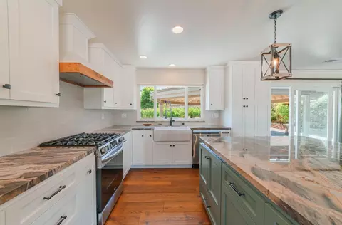 Kitchen - 22125 Ranchito Dr, Salinas, CA 93908 photo 2 of 3