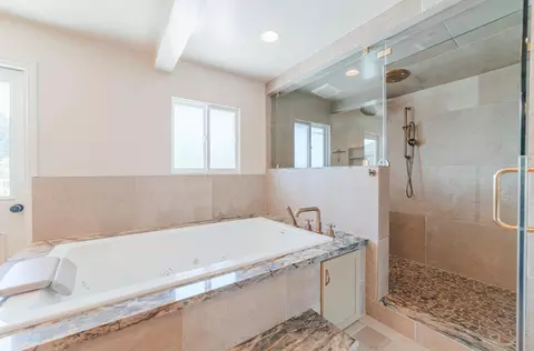 Bath - 22125 Ranchito Dr, Salinas, CA 93908 photo 3 of 7