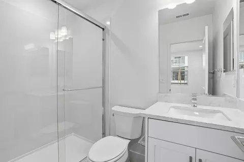 Bath - 236 Oak Cir, Walnut Creek, CA 94597 photo 2 of 2