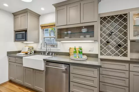 Kitchen - 1435 47th Ave, Capitola, CA 95010 photo 10 of 11