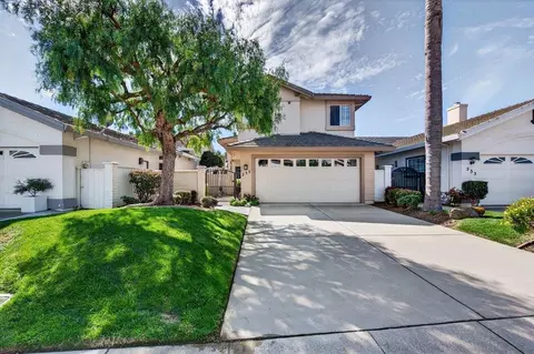 233 Montclair Ln, Salinas, CA 93906