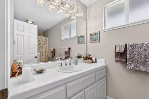 Bath - 233 Montclair Ln, Salinas, CA 93906 photo 2 of 5