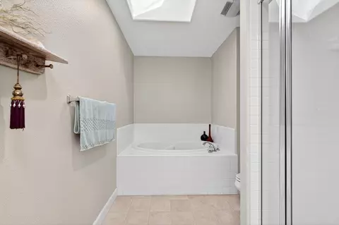 Bath - 233 Montclair Ln, Salinas, CA 93906 photo 5 of 5