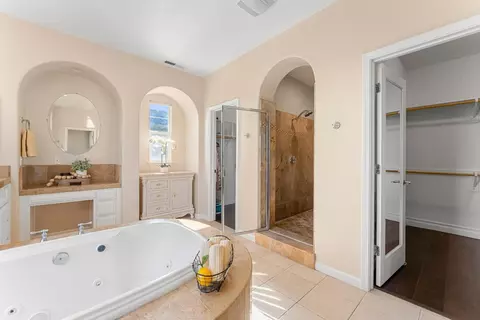 Bath - 1190 Olympic Ct, Gilroy, CA 95020 photo 5 of 5