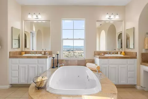 Bath - 1190 Olympic Ct, Gilroy, CA 95020 photo 4 of 5