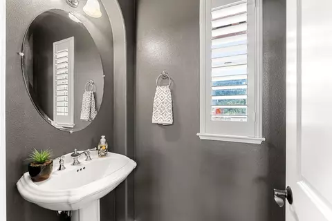 Bath - 1190 Olympic Ct, Gilroy, CA 95020 photo 1 of 5