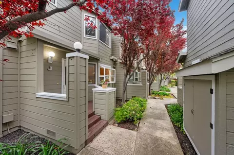 2071 Plymouth St J, Mountain View, CA 94043