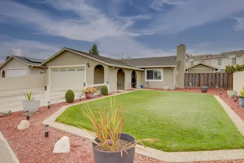 1035 C St, Hollister, CA 95023