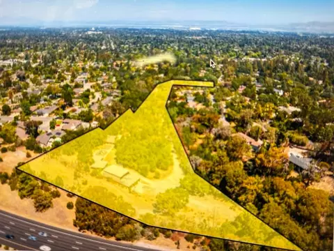 2100 Woods Ln, Los Altos, CA 94022