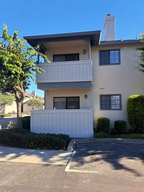 1056 Padre Dr 4, Salinas, CA 93901