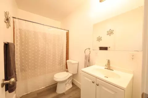 Bath - 123 Chestnut St, Salinas, CA 93901 photo 1 of 2