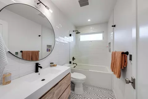 Bath - 457 Townsend Dr, Aptos, CA 95003 photo 3 of 3