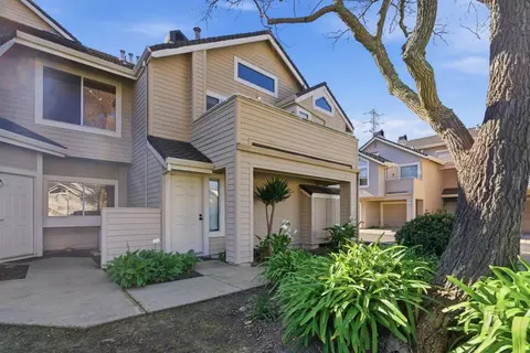 301 Boatswain Ct, Hercules, CA 94547