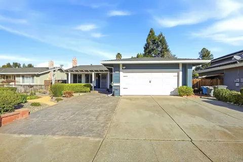 925 Blake Ct, Gilroy, CA 95020