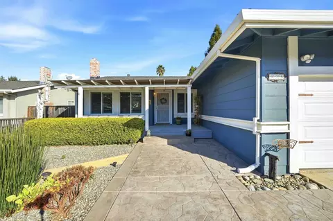 925 Blake Ct, Gilroy, CA 95020 photo 3