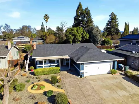 925 Blake Ct, Gilroy, CA 95020 photo 2