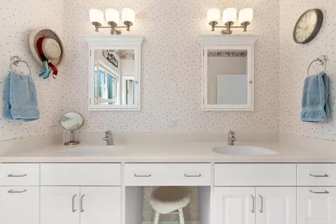 Bath - 522 Spruce St, Aptos, CA 95003 photo 1 of 4
