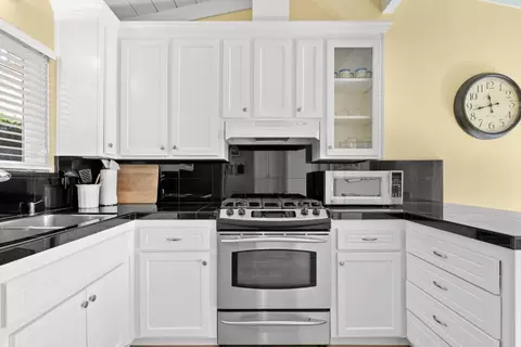 Kitchen - 522 Spruce St, Aptos, CA 95003 photo 7 of 7