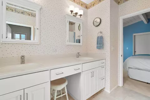 Bath - 522 Spruce St, Aptos, CA 95003 photo 3 of 4
