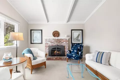 Living - 522 Spruce St, Aptos, CA 95003 photo 2 of 5