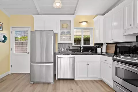 Kitchen - 522 Spruce St, Aptos, CA 95003 photo 6 of 7