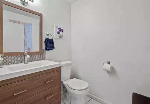 Bath - 229 Silver Leaf Dr B, Watsonville, CA 95076 photo 1 of 2