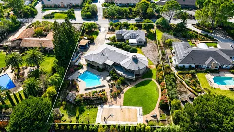 300 Ridgeway Rd, Woodside, CA 94062