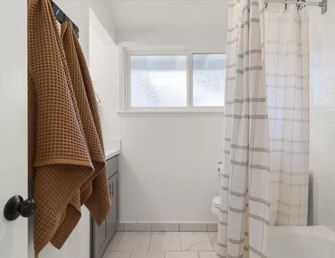 Bath - 2715 Lafayette St, Soquel, CA 95073 photo 4 of 6