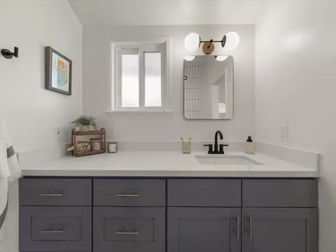 Bath - 2715 Lafayette St, Soquel, CA 95073 photo 3 of 6