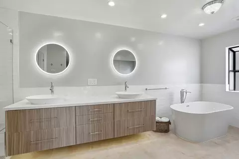 Bath - 118 Merion Ter, Moraga, CA 94556 photo 1 of 6