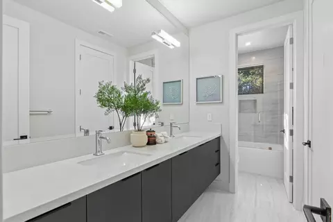 Bath - 767 Cuesta Dr, Mountain View, CA 94040 photo 5 of 6