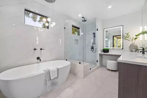 Bath - 767 Cuesta Dr, Mountain View, CA 94040 photo 3 of 6