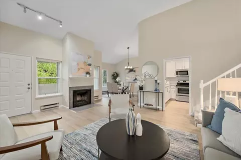913 Apricot Ave B, Campbell, CA 95008