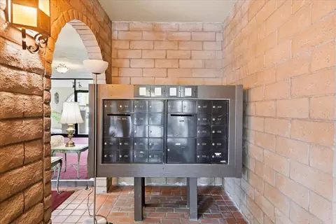 Entry Way - 555 Palm Ave 202, Millbrae, CA 94030 photo 4 of 6