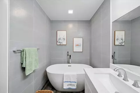 Bath - 555 Palm Ave 202, Millbrae, CA 94030 photo 2 of 2