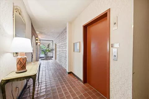 Entry Way - 555 Palm Ave 202, Millbrae, CA 94030 photo 3 of 6
