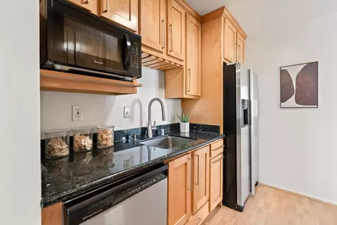 Kitchen - 320 Vallejo Dr 40, Millbrae, CA 94030 photo 2 of 3