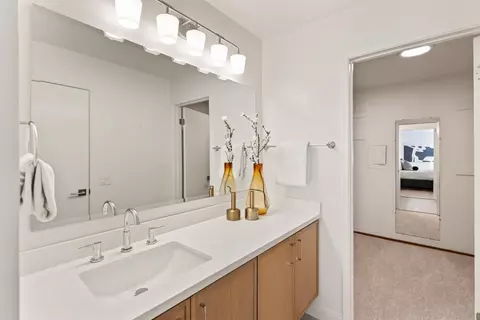 Bath - 320 Vallejo Dr 40, Millbrae, CA 94030 photo 2 of 4