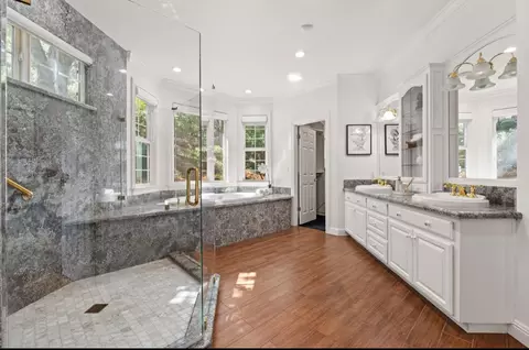 Bath - 1925 Mantelli Dr, Gilroy, CA 95020 photo 2 of 4