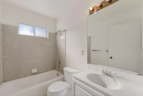 Bath - 2747 Orchard St, Soquel, CA 95073 photo 3 of 3