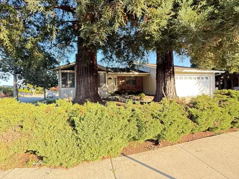 7490 Santa Theresa Dr, Gilroy, CA 95020