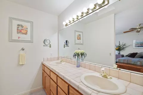Bath - 17256 Mount Elizabeth Dr, Sonora, CA 95370 photo 2 of 3