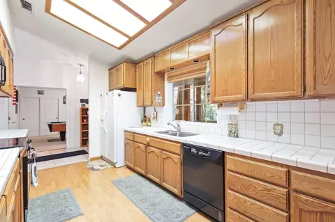 Kitchen - 17256 Mount Elizabeth Dr, Sonora, CA 95370 photo 2 of 4