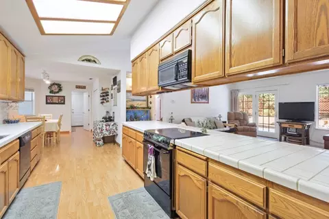 Kitchen - 17256 Mount Elizabeth Dr, Sonora, CA 95370 photo 3 of 4