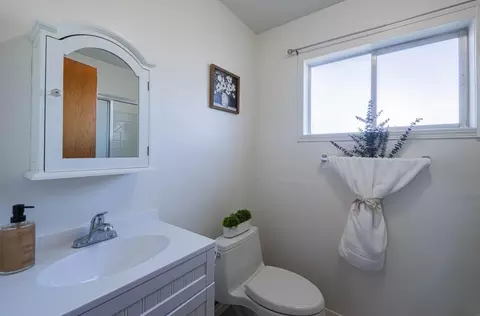 Bath - 757 Middlefield Rd, Salinas, CA 93906 photo 1 of 6