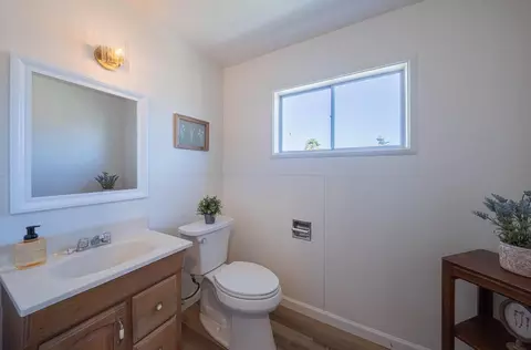 Bath - 757 Middlefield Rd, Salinas, CA 93906 photo 3 of 6