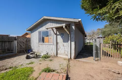 Exterior - 757 Middlefield Rd, Salinas, CA 93906 photo 11 of 14