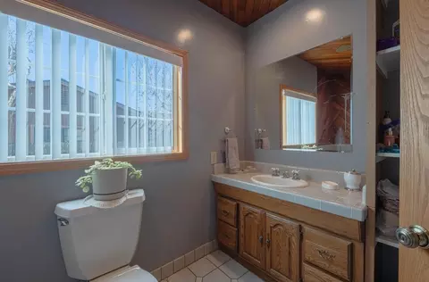 Bath - 757 Middlefield Rd, Salinas, CA 93906 photo 4 of 6
