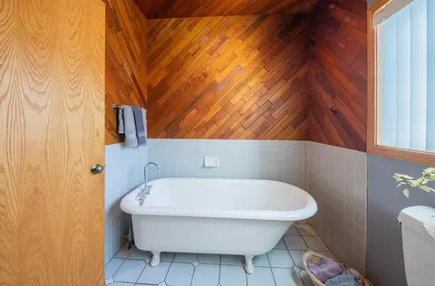 Bath - 757 Middlefield Rd, Salinas, CA 93906 photo 5 of 6